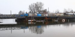 Pierwszy z most�w zyska� zwodzone prz�s�a