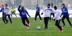Olimpia sparuje i testuje. Sidorowicz i Cha�as podpisali kontrakty