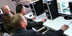Dostali komputery za 100 tys. z�, by lepiej uczy� przysz�ych informatyk�w