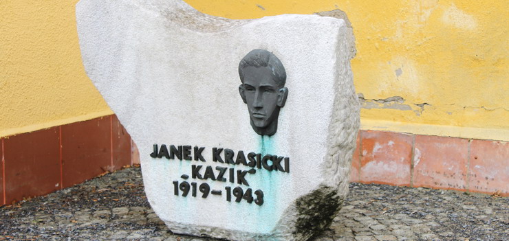 Pomnik Janka Krasickiego zdemontowany i przeniesiony do Muzeum