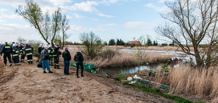 Śmiertelny wypadek na Kanale Cieplicówka, koło Elbląga. Cztery osoby nie żyją (aktualizacja)