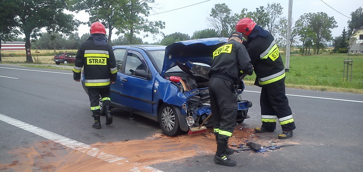 Wypadek w Kazimierzowie na krajowej 7. Dwie osoby ranne zabrane do szpitala
