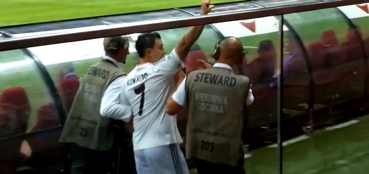 Elblanin wbieg na muraw podczas sobotniego meczu Realu Madryt. Grozi mu mog nawet 3 lata pozbawienia wolnoci
