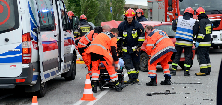 Wypadek przed mostem Unii Europejskiej. Dwie osoby ranne