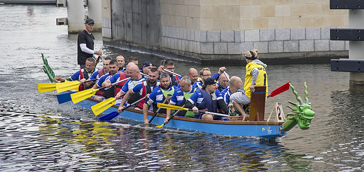 Komenda Miejska Policji w Elblągu zwycięzcą II Wyścigu Smoczych Łodzi - zobacz zdjęcia