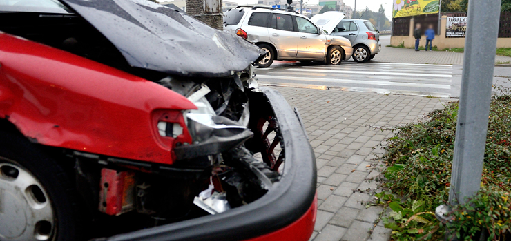 Oglna-Konopnickiej: zderzenie trzech pojazdw na skrzyowaniu ulic