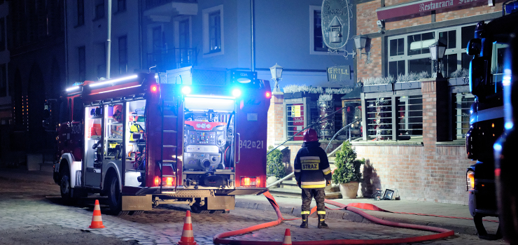 Pożar w kamienicy przy ul. Studziennej. W akcji gaśniczej brało udział 18 strażaków