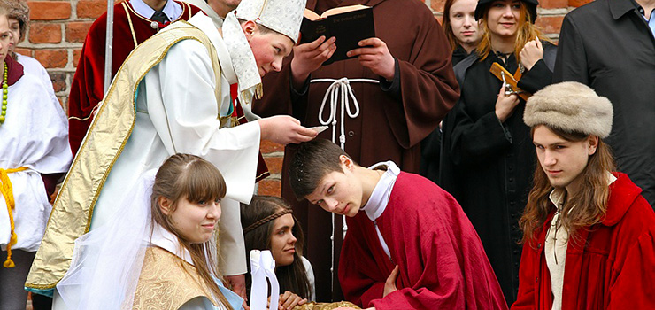Elbląg włączył się w obchody 1050 rocznicy Chrztu Polski. Była historyczna inscenizacja i pochód