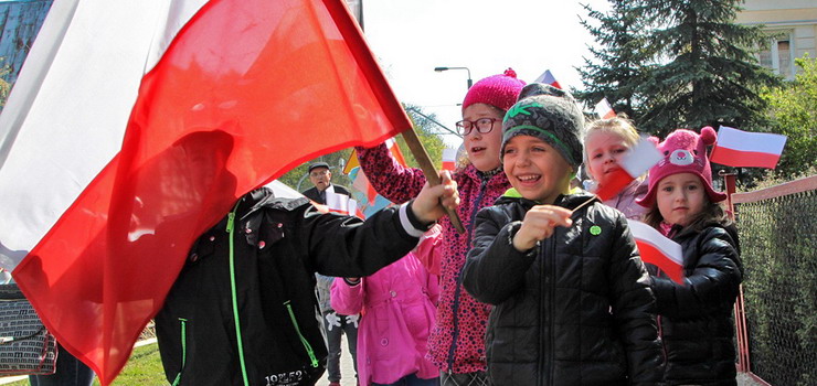 Biało-czerwony przemarsz elbląskich przedszkolaków - zobacz zdjęcia