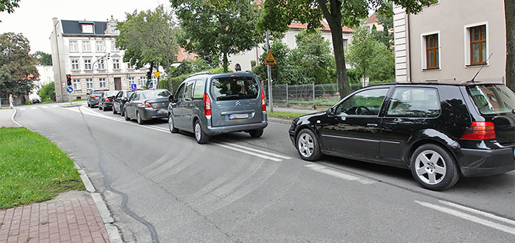 Ulica Żeromskiego zostanie poszerzona. Będzie łatwiej i szybciej skręcić w Bema