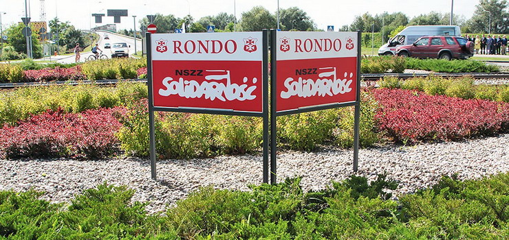 Nazwa ronda "Solidarności" z błędnym logiem na tablicach. Nieprawidłowości zauważono dopiero po fakcie