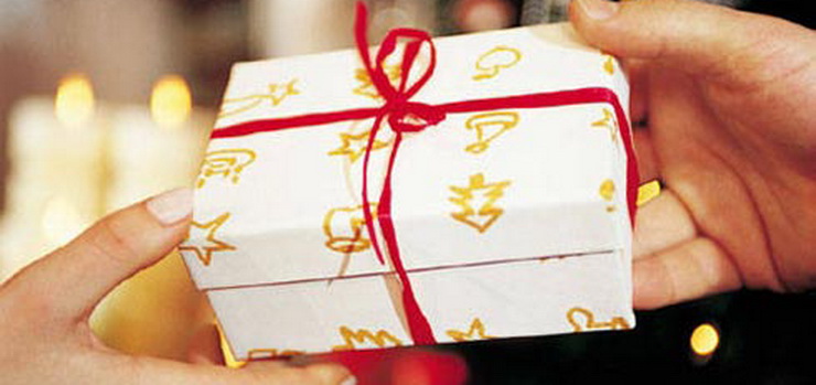 Dzi Mikoajki! Skd wzia si tradycja, by 6 grudnia obdarowywa bliskich prezentami? 