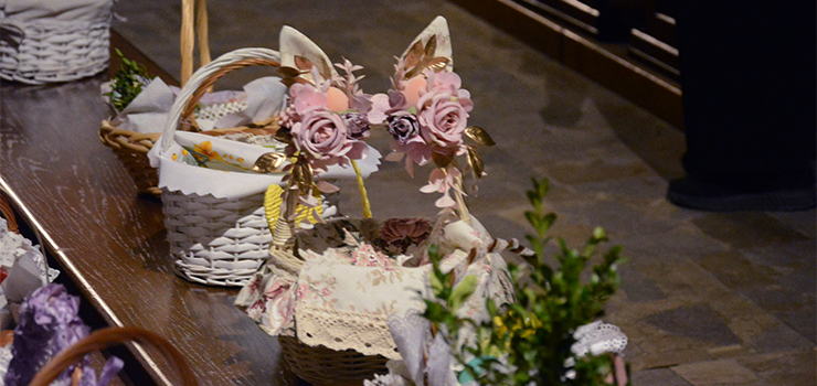 Wielka Sobota w Elblągu. Święcenie pokarmów w katedrze św. Mikołaja (zobacz zdjęcia)