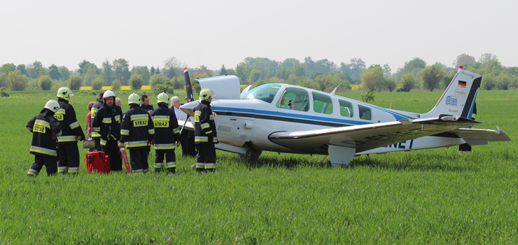 Awaryjne ldowanie samolotu na polu w gminie Sztutowo - zdjcia po wyldowaniu 