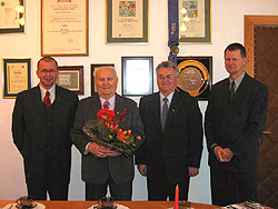 Medal i gratulacje dla Mieczysawa Pleniaka