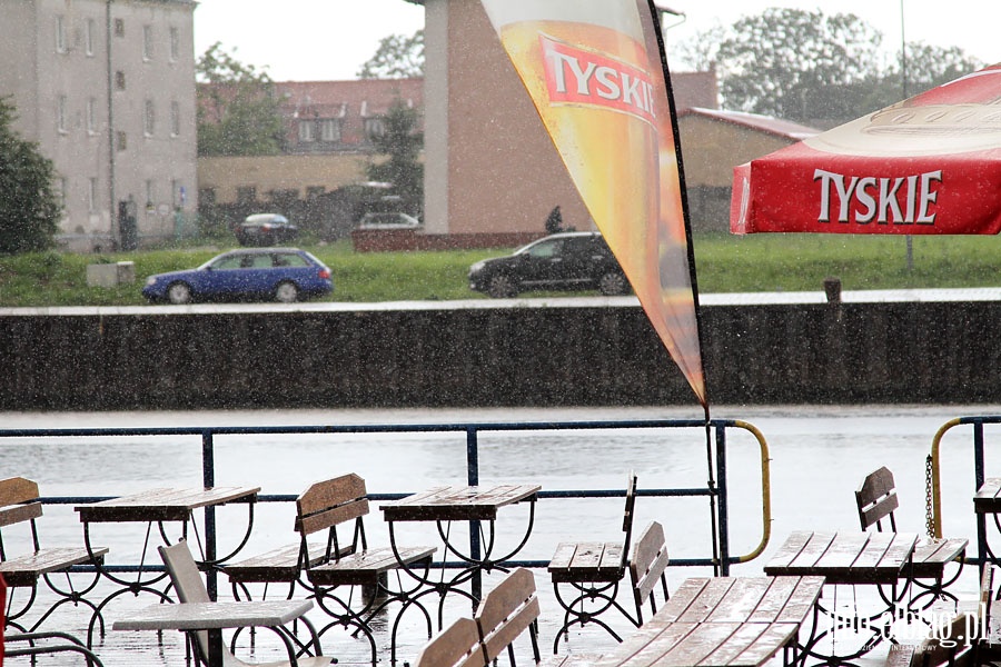 Festyn rowerowy w strugach deszczu, fot. 1