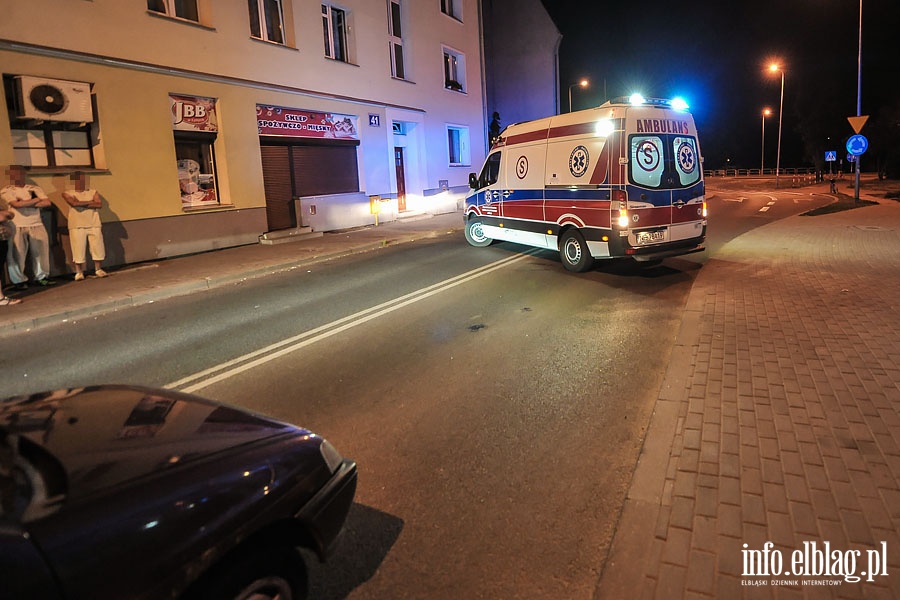 Potrcenie na ul. Traugutta. 64-latek trafi do szpitala z powanymi obraeniami, fot. 11