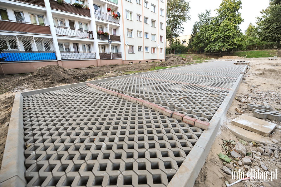 W ramach budetu obywatelskiego powstaje kolejny parking na ul. Odzieowej, fot. 8