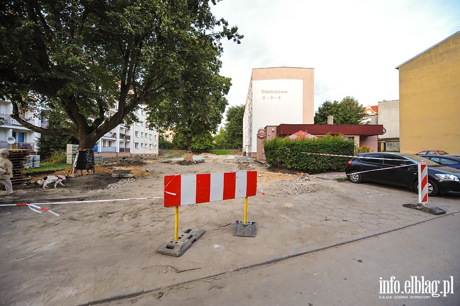 W ramach budetu obywatelskiego powstaje kolejny parking na ul. Odzieowej, fot. 14