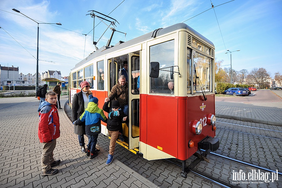 W zabytkowej "ence" poznawali bogat histori elblskich tramwajw, fot. 11