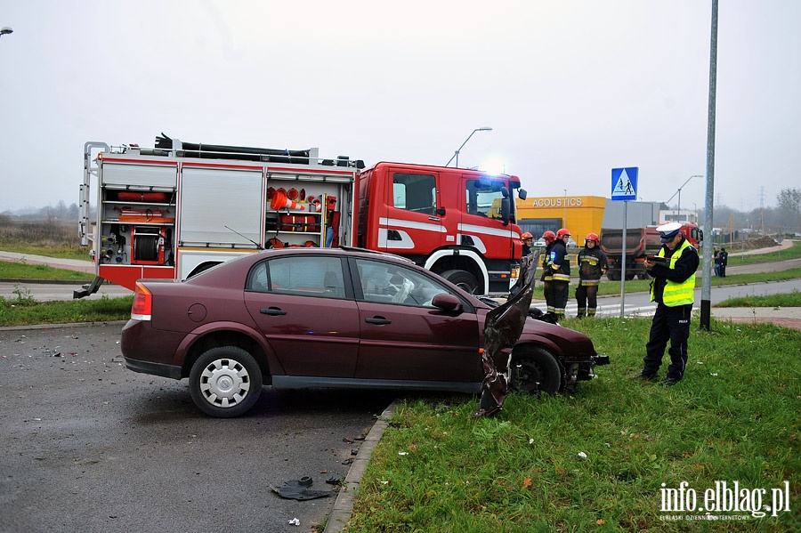 Zderzenie czoowe samochodu Opel z ciarwk MAN na Modrzewinie, fot. 4