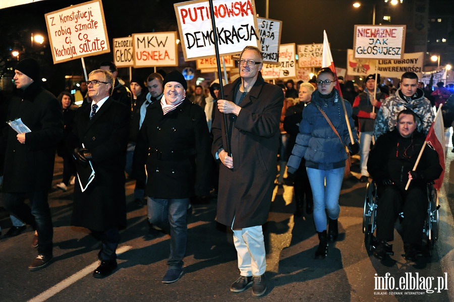 Elblnie wyszli na ulic protestujc przeciwko faszerstwom wyborczym, fot. 54