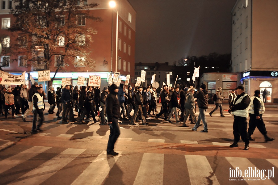 Elblnie wyszli na ulic protestujc przeciwko faszerstwom wyborczym, fot. 57