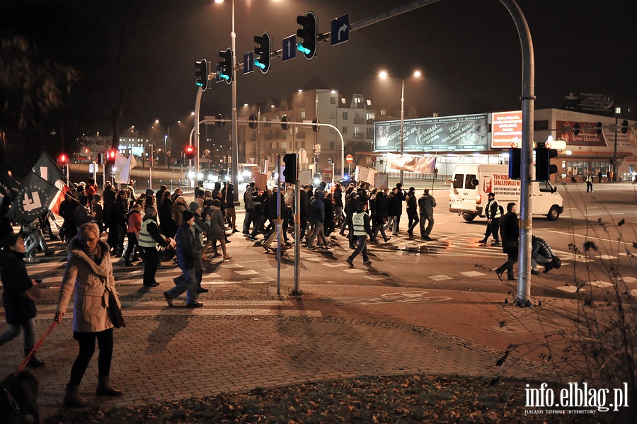 Elblnie wyszli na ulic protestujc przeciwko faszerstwom wyborczym, fot. 59