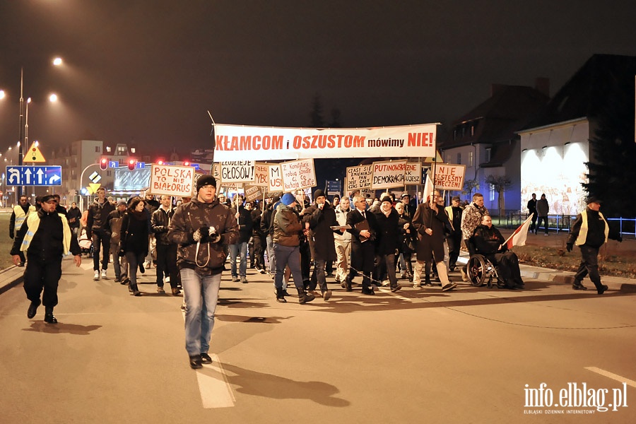Elblnie wyszli na ulic protestujc przeciwko faszerstwom wyborczym, fot. 61