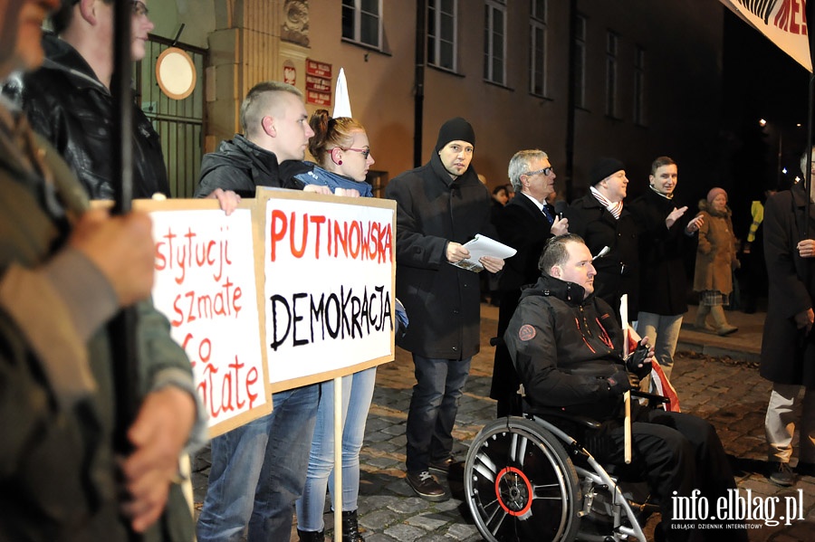 Elblnie wyszli na ulic protestujc przeciwko faszerstwom wyborczym, fot. 71