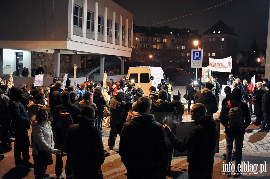 Elblnie wyszli na ulic protestujc przeciwko faszerstwom wyborczym, fot. 73