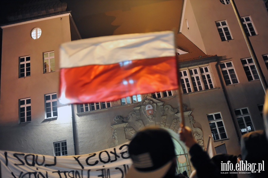 Elblnie wyszli na ulic protestujc przeciwko faszerstwom wyborczym, fot. 76