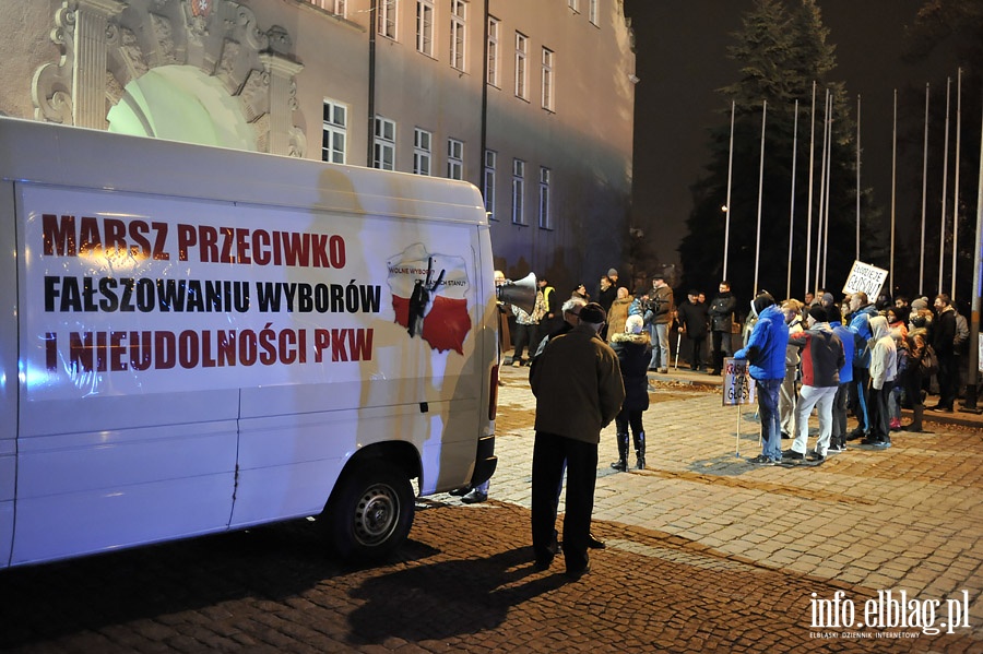 Elblnie wyszli na ulic protestujc przeciwko faszerstwom wyborczym, fot. 77