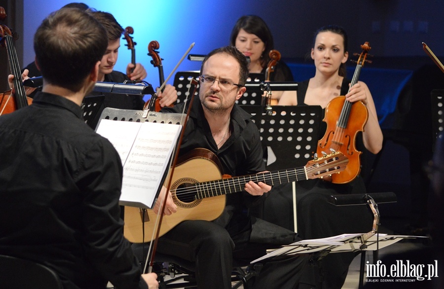 Charyzmatycznych gitarzysta klasyczny, Krzysztof Meisinger zagra z EOK, fot. 43