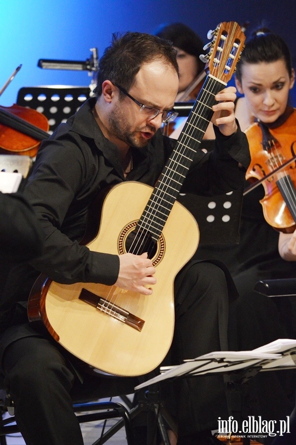 Charyzmatycznych gitarzysta klasyczny, Krzysztof Meisinger zagra z EOK, fot. 49