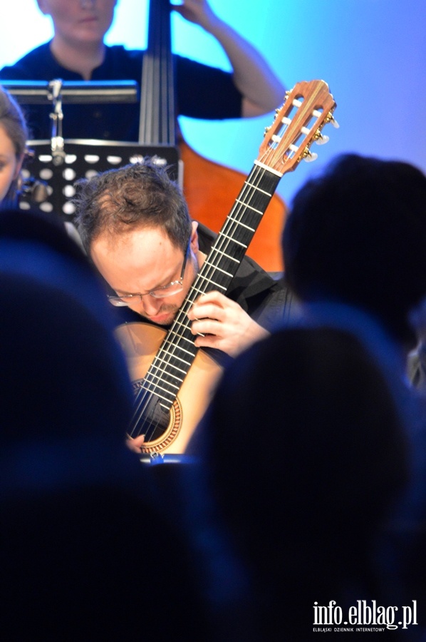 Charyzmatycznych gitarzysta klasyczny, Krzysztof Meisinger zagra z EOK, fot. 50