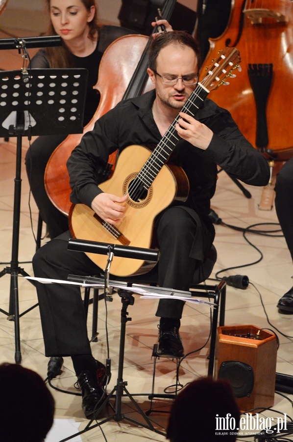Charyzmatycznych gitarzysta klasyczny, Krzysztof Meisinger zagra z EOK, fot. 59