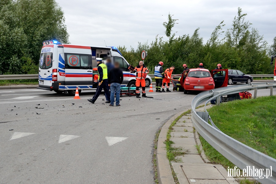 Wypadek przed mostem Unii Europejskiej. Dwie osoby ranne, fot. 1