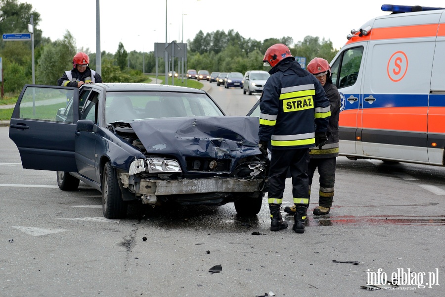 Wypadek przed mostem Unii Europejskiej. Dwie osoby ranne, fot. 16