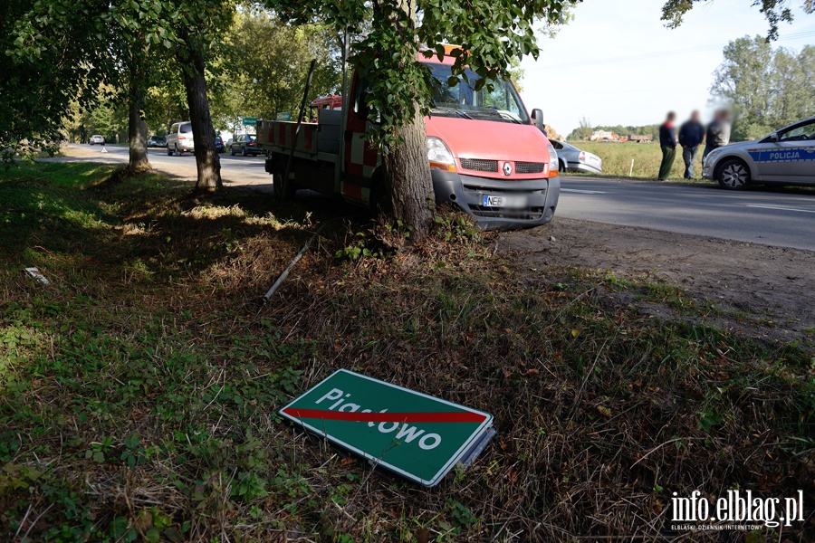 DW504: zderzenie czterech aut na granicy Piastowa i Milejewa. Jedna osoba przewieziona do szpitala, fot. 4