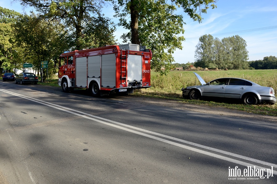 DW504: zderzenie czterech aut na granicy Piastowa i Milejewa. Jedna osoba przewieziona do szpitala, fot. 17