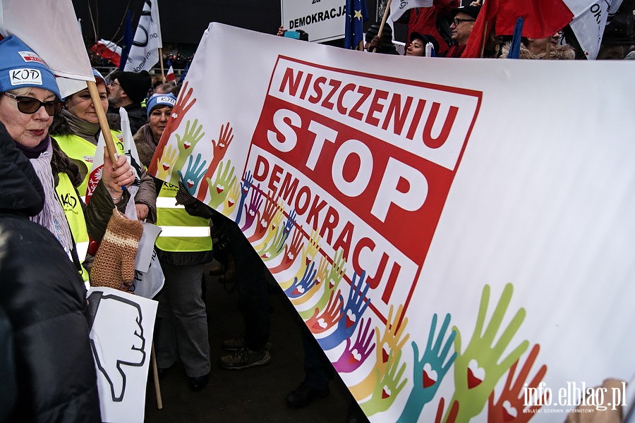 Elblski KOD na manifestacji "Wolne media" w Warszawie, fot. 17