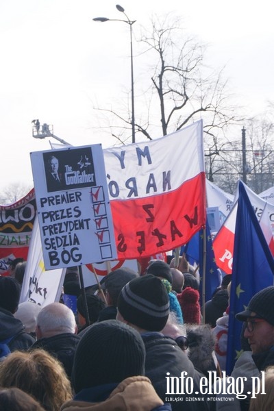Elblanie na stoecznym marszu Komitetu Obrony Demokracji - 27.02.2016, fot. 6