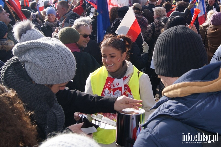 Elblanie na stoecznym marszu Komitetu Obrony Demokracji - 27.02.2016, fot. 7