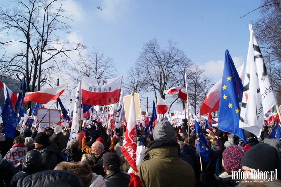 Elblanie na stoecznym marszu Komitetu Obrony Demokracji - 27.02.2016, fot. 9