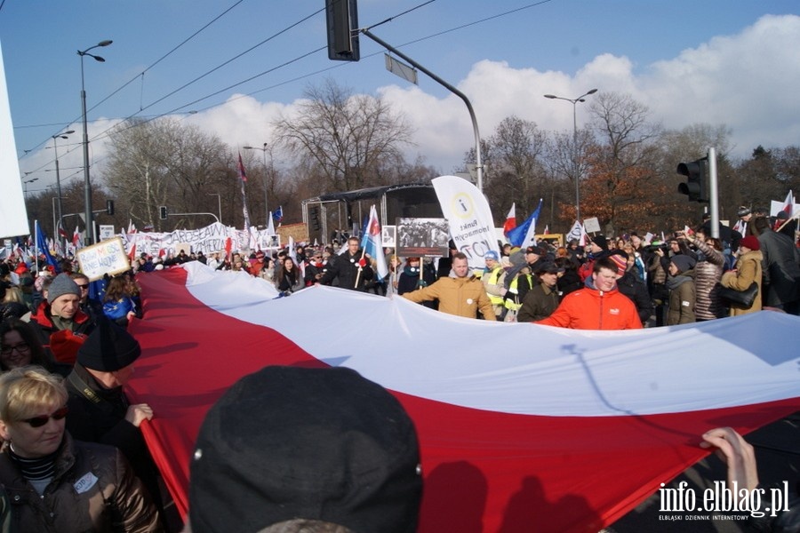 Elblanie na stoecznym marszu Komitetu Obrony Demokracji - 27.02.2016, fot. 13