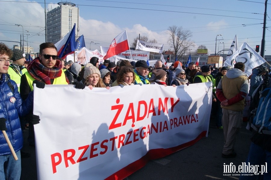 Elblanie na stoecznym marszu Komitetu Obrony Demokracji - 27.02.2016, fot. 15