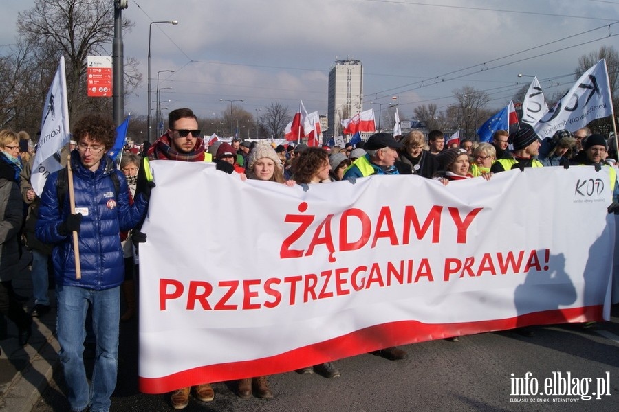 Elblanie na stoecznym marszu Komitetu Obrony Demokracji - 27.02.2016, fot. 22