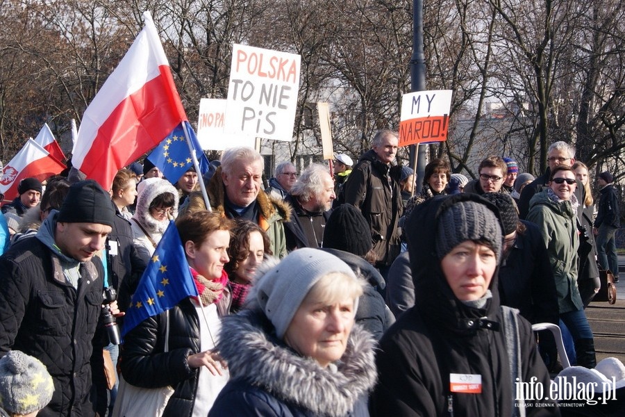 Elblanie na stoecznym marszu Komitetu Obrony Demokracji - 27.02.2016, fot. 30