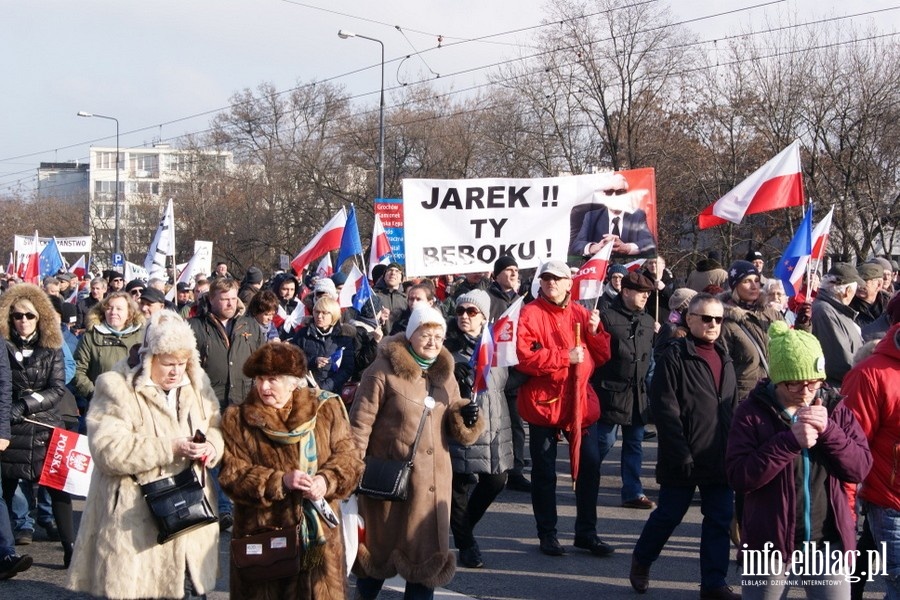Elblanie na stoecznym marszu Komitetu Obrony Demokracji - 27.02.2016, fot. 31